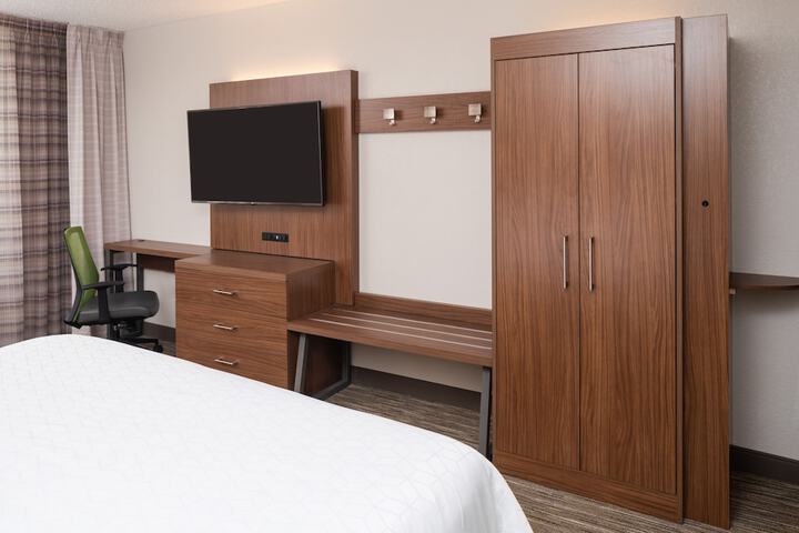 Room 15 of 42