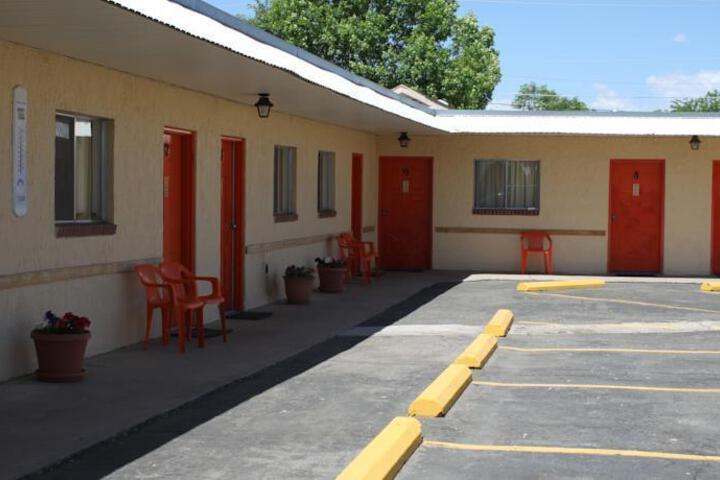 RIVIERA MOTEL