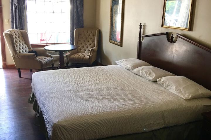Room 12 of 30