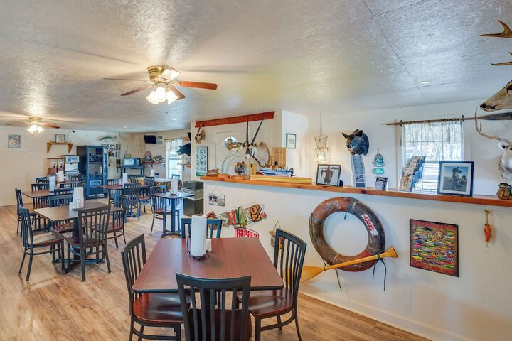 Community Pier: Cozy Kerens Cabin!