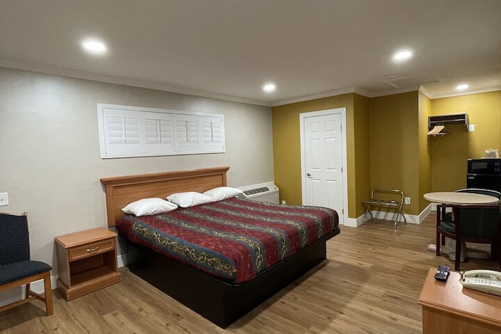 Room 15 of 24