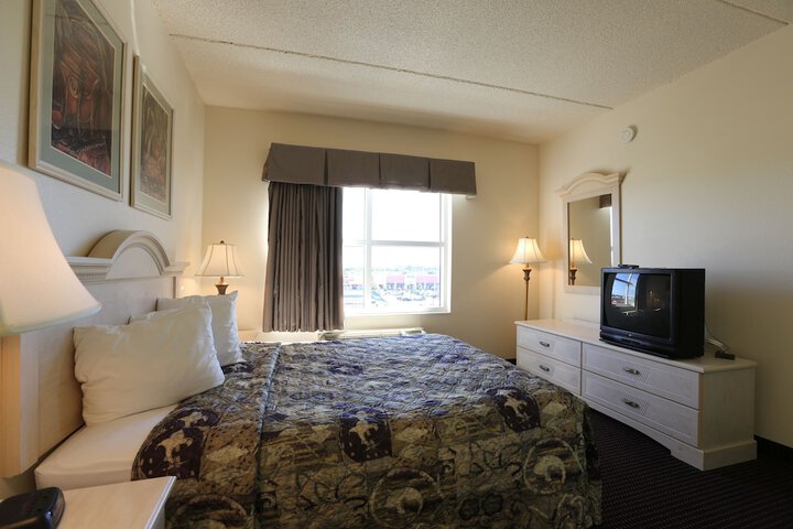 Room 13 of 18
