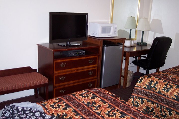 Room 6 of 18
