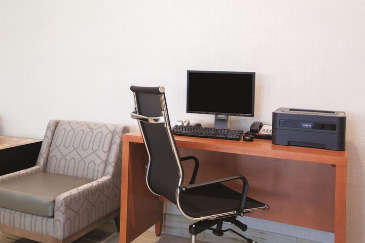 Business Center 40 of 41