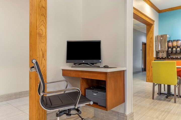 Business Center 117 of 118
