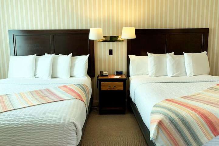 Coachman Inn & Suites
