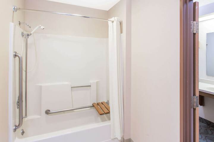 Room 12 of 32