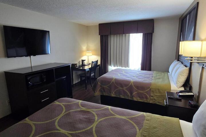 Super 8 by Wyndham Rogers Minnesota