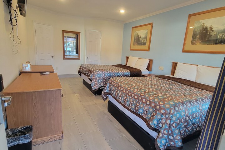 Room 33 of 51