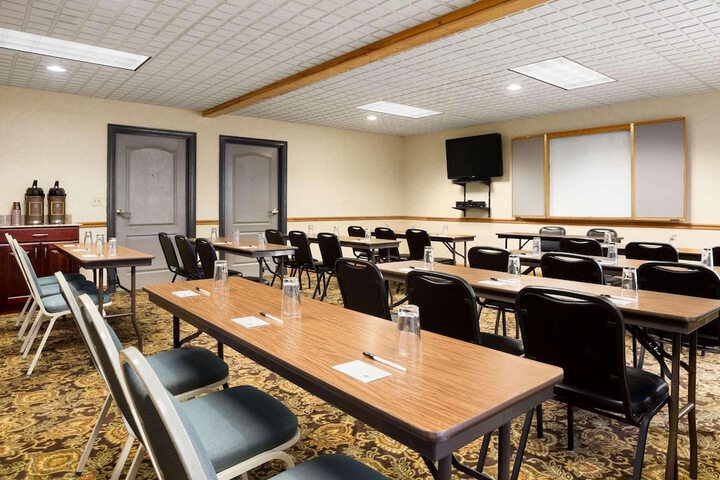 Country Inn & Suites by Radisson Columbus West, OH