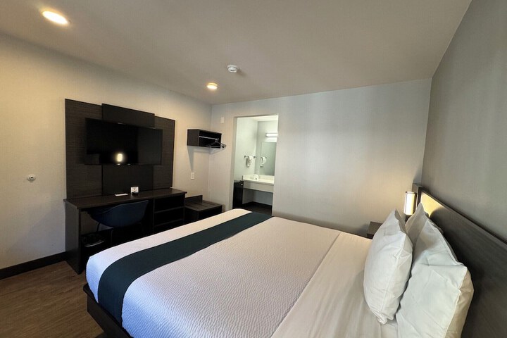 Motel 6 Bellflower CA - Los Angeles