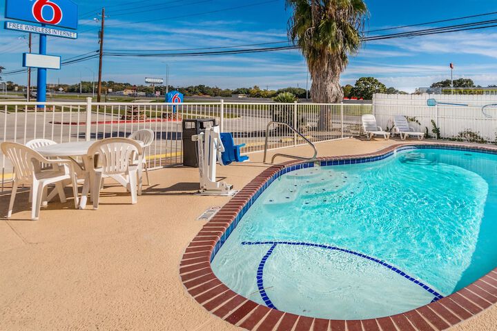 Pool 6 of 33