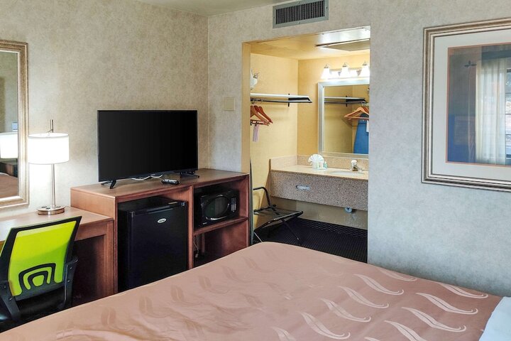 Room 21 of 33