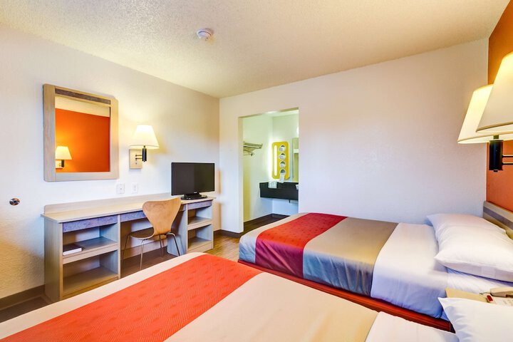 Room 14 of 21