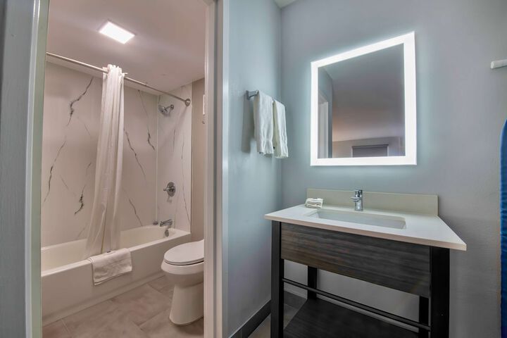 Room 12 of 27