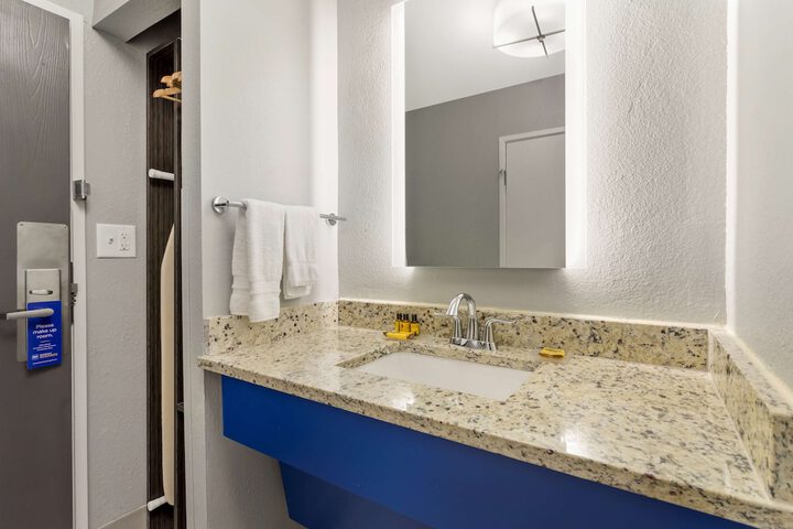 Best Western Plus Cleveland Inn & Suites