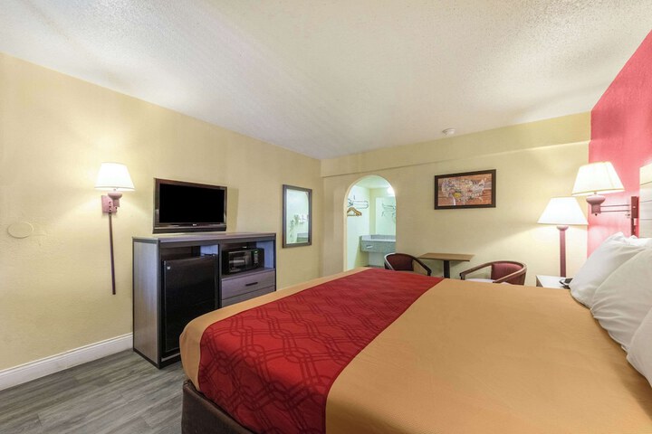 Room 19 of 32