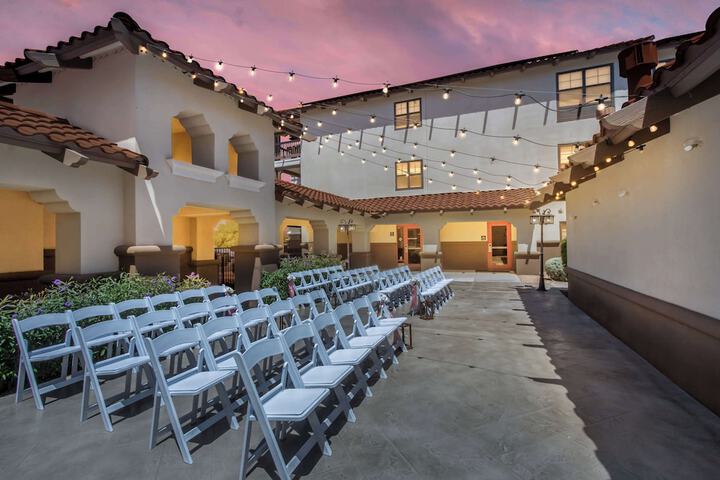 Hotel Exterior 43 of 44