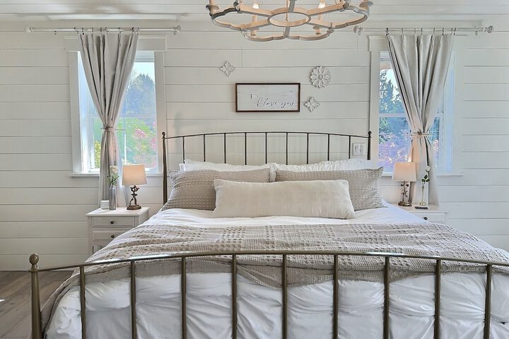Serene 5BR Farmhouse Retreat Shoreline