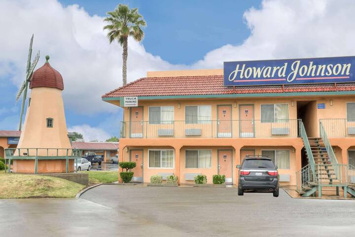 Hotel 3 of 27