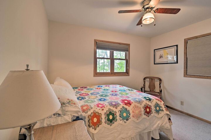 Spacious Lakehouse w / Deck Kayaks, & Dock!