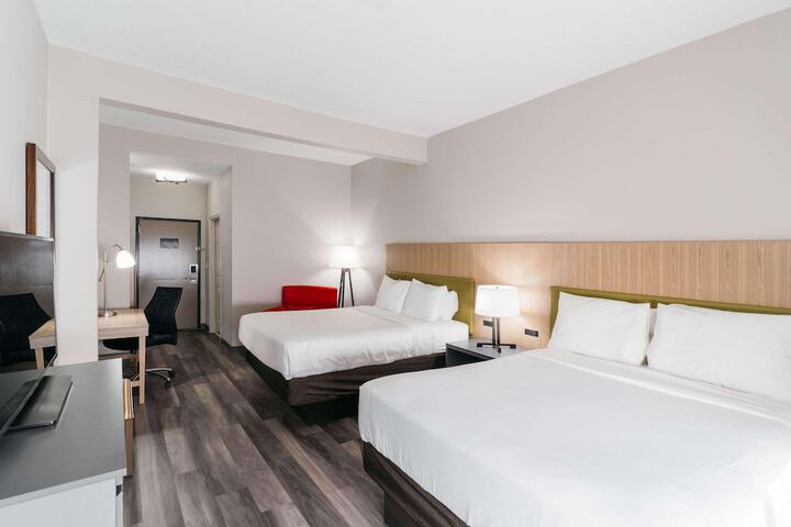 Room 8 of 14