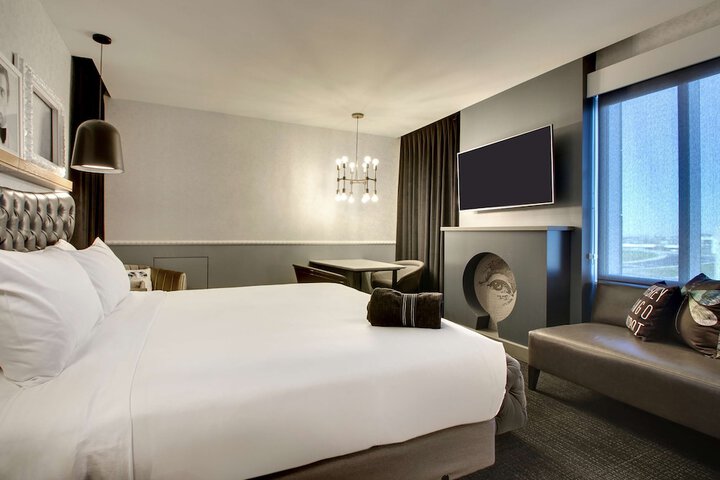 The Rose Chicago Tapestry Collection by Hilton