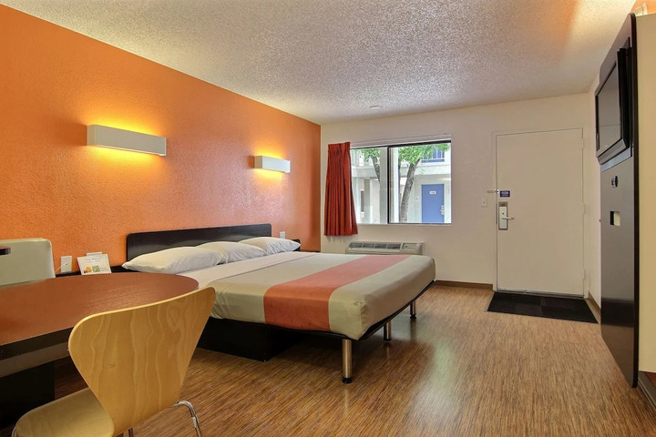 MOTEL 6 LOS ALAMOS