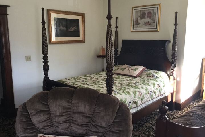 Room 40 of 77