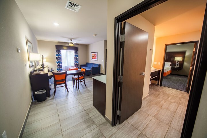 Room 10 of 30