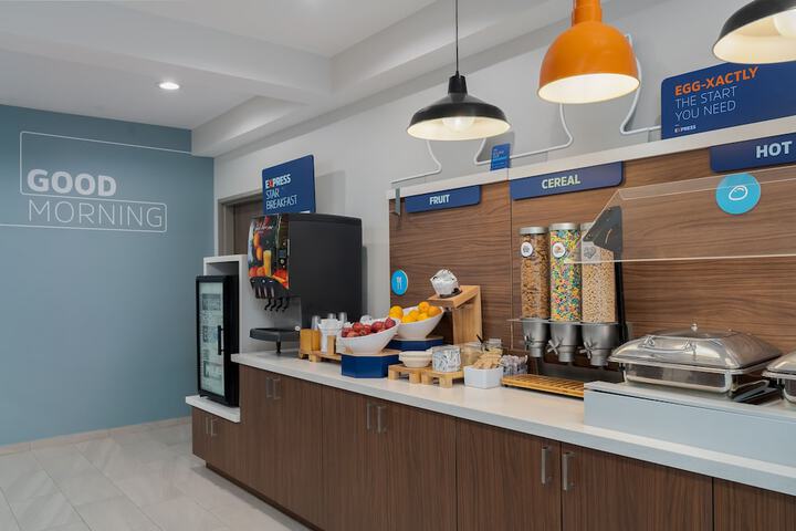 Holiday Inn Express & Suites Alexandria by IHG
