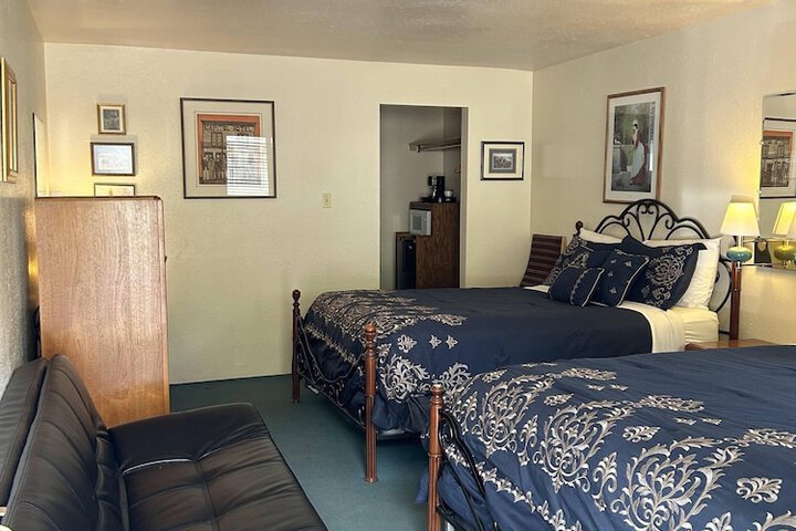 Columbine INN