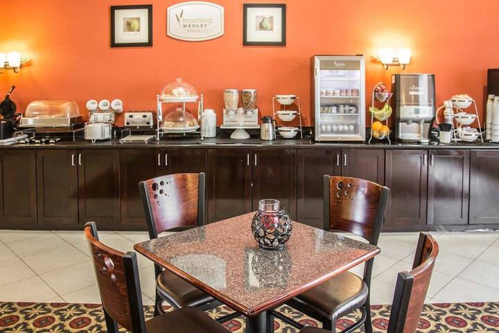 Breakfast/Coffee Service 90 of 103