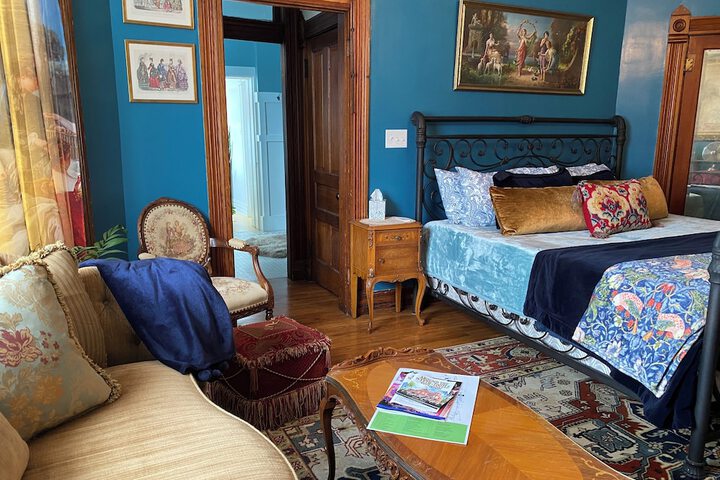 Vineyard Mansion & Carriage House Bed & Breakfast