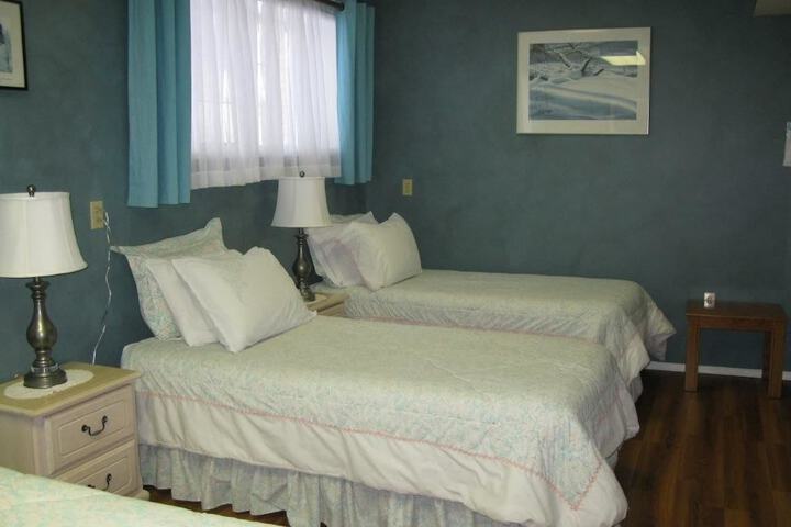 Room 16 of 32