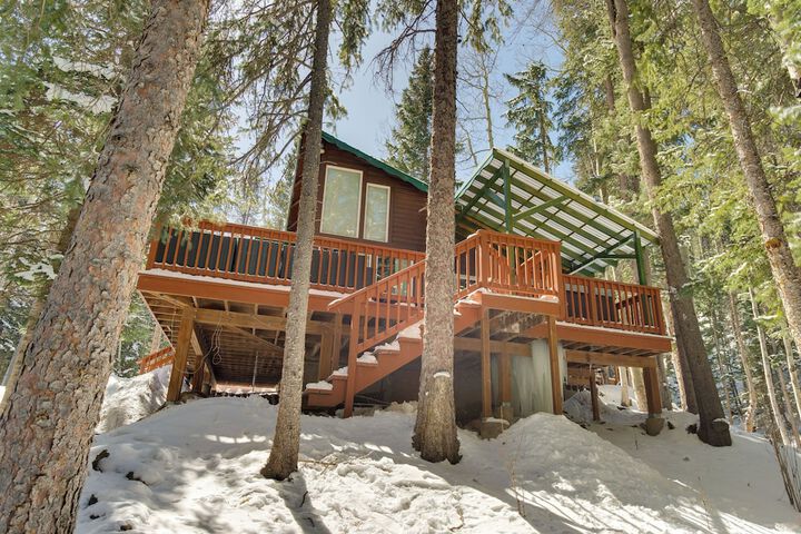 Idaho Springs Cabin w / Hot Tub on Half Acre!