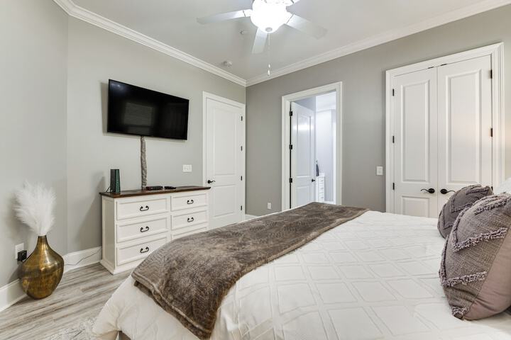 Downtown Bay St. Louis Condo - Walk to Beach!