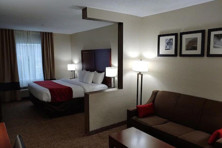 Room 25 of 61