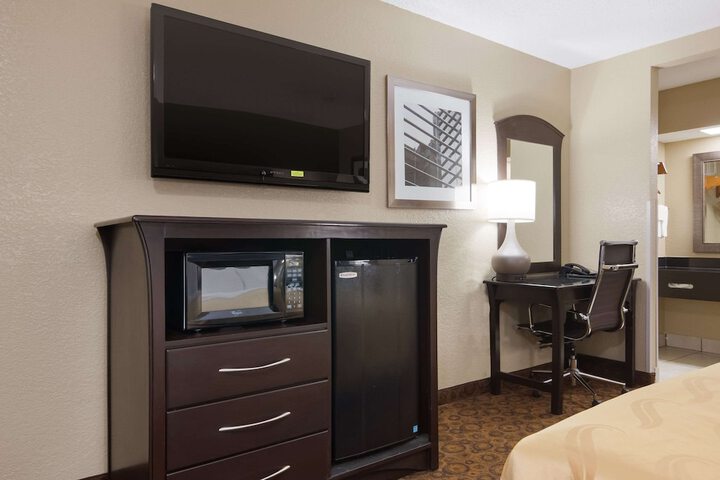 Room 13 of 28