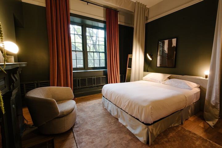 Room 22 of 37
