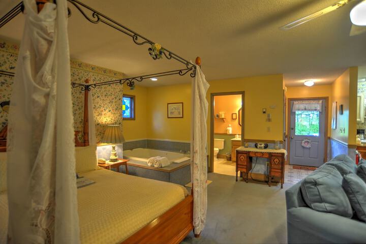 Blue Mountain Mist Country Inn & Spa