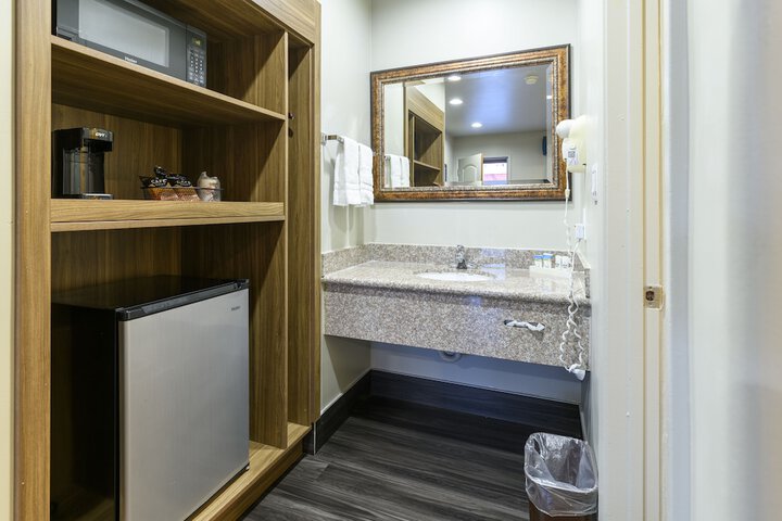 Room 14 of 28