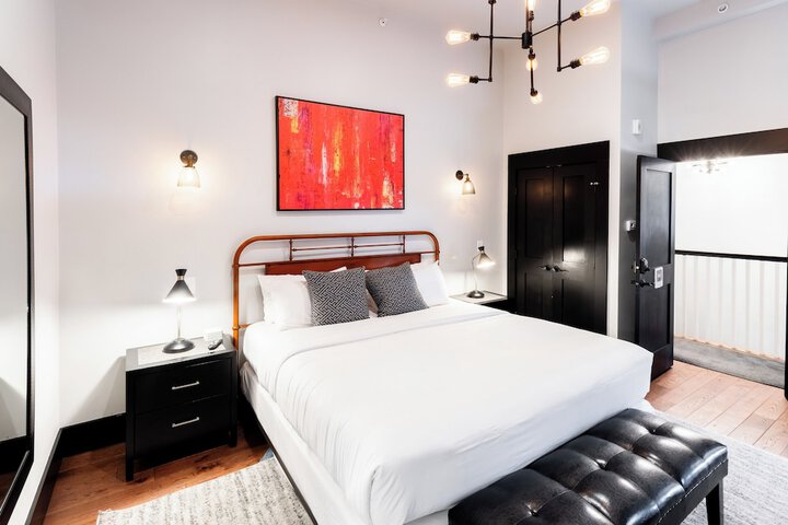 Room 16 of 33