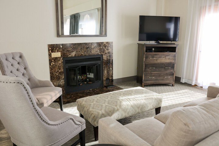 Room 8 of 28
