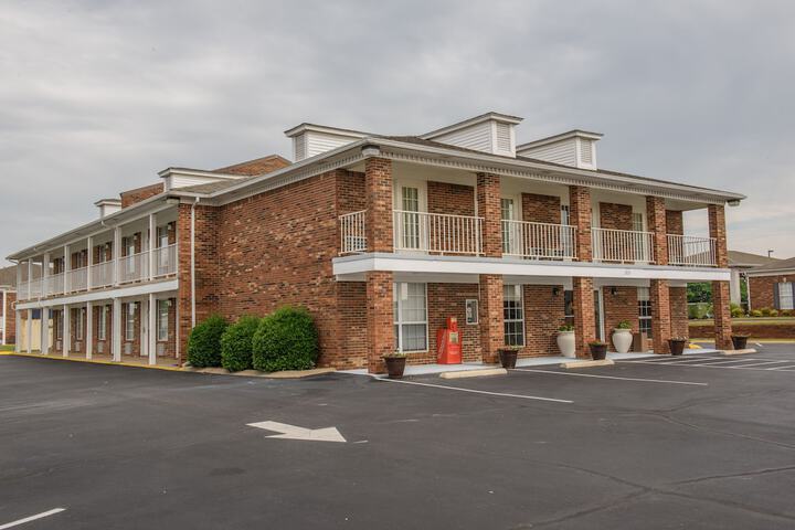 Hotel 8 of 41