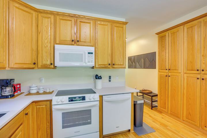Near Hiking: Blue Ridge Mtn Home on Private Acre
