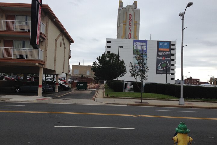 Hotel 4 of 77