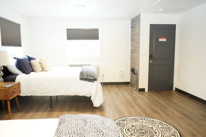 Room 4 of 27