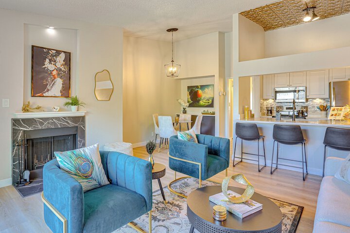 1 Mi to Dtwn: Condo w / Pool Access in Castle Rock