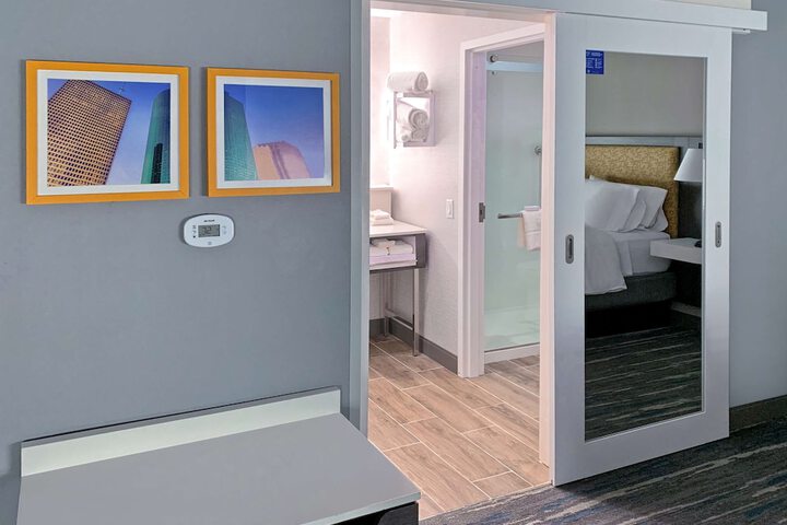 Room 51 of 77